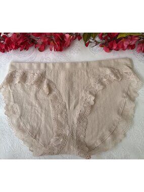 VICTORIA'S SECRET M NUDE CREAM POLKA DOT LACE TRIM BIKINI SUMMER PANTIES NWT